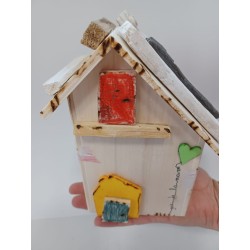 Salvadanaio: casetta in legno decorata e realizzata a mano